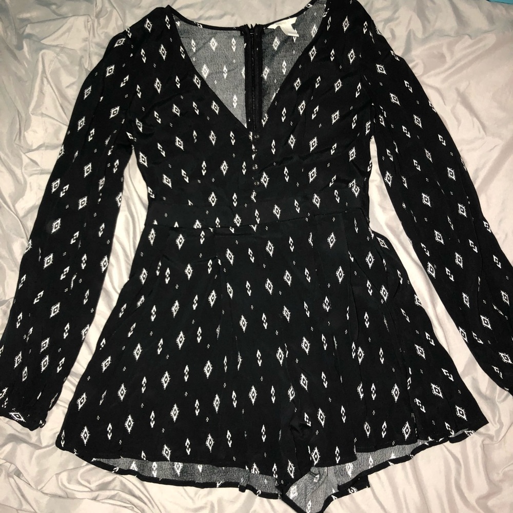 Blank and white patterned romper